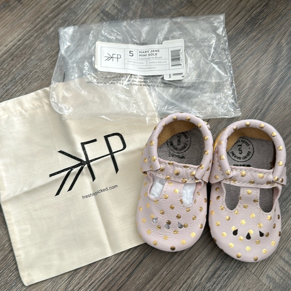 NWT-Freshly Picked Mary Jane size 5